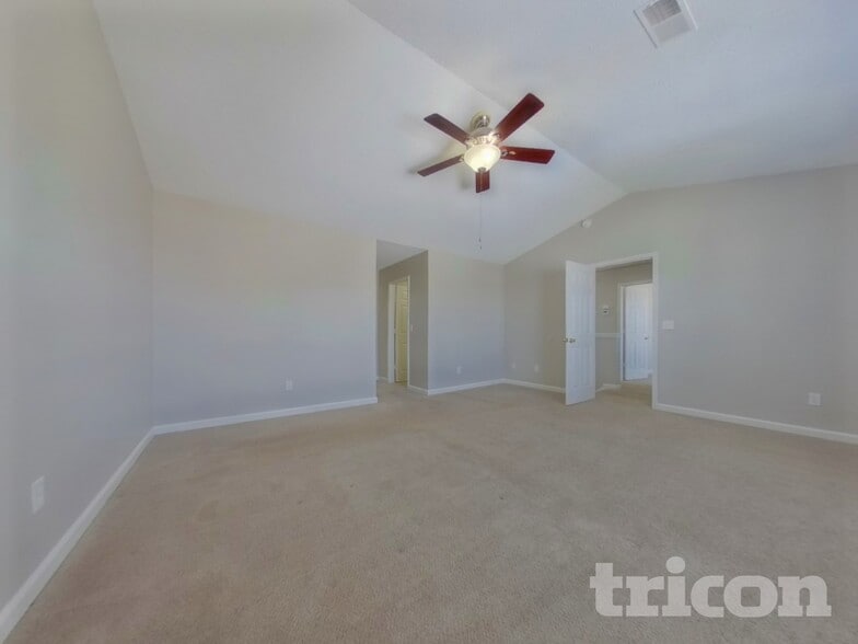 Building Photo - 390 Fox Trot Dr
