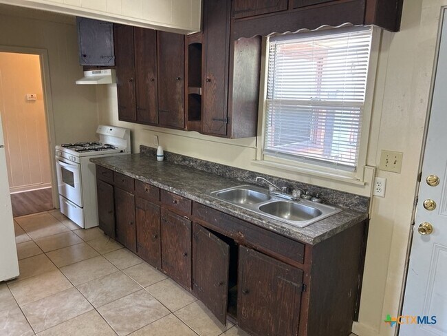 Building Photo - 715 Cardinal Ave