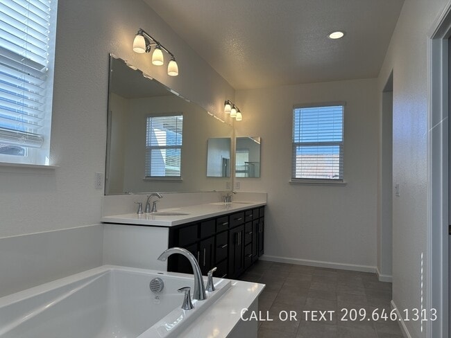 Building Photo - 17624 Monroe Dr
