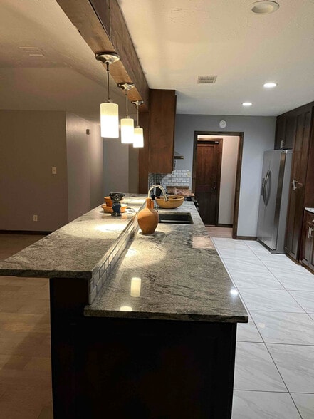 Primary Photo - 16623 Stonerun