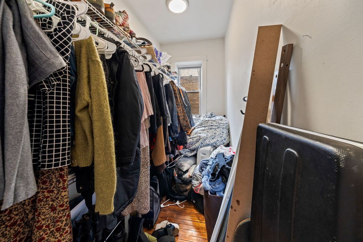 Building Photo - 2630 W Division St