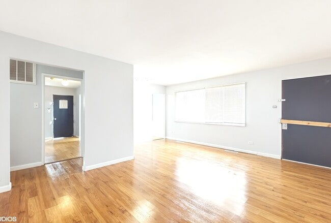 Building Photo - 1317 Mackinaw Ave