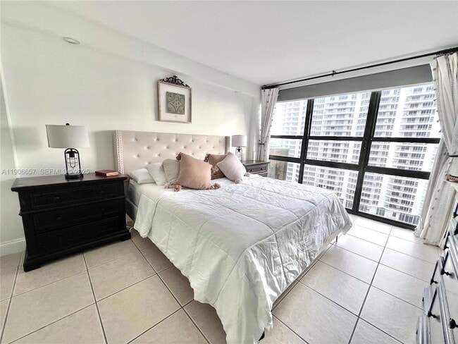 Building Photo - 600 NE 36th St