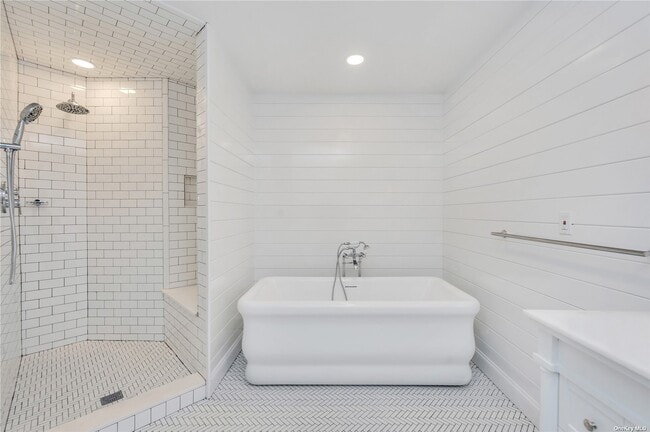 Building Photo - 141 Lakebridge Dr N