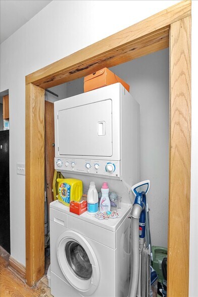 Building Photo - 910 W Gunnison St