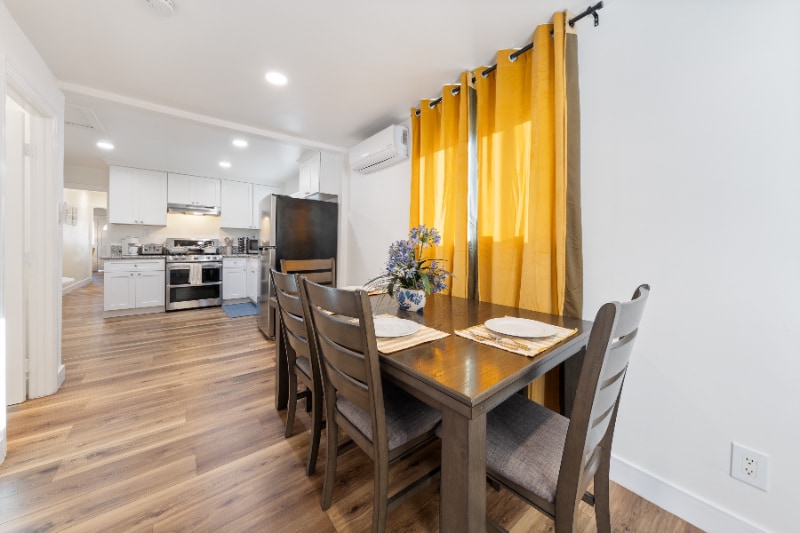 Building Photo - 225 S Main St