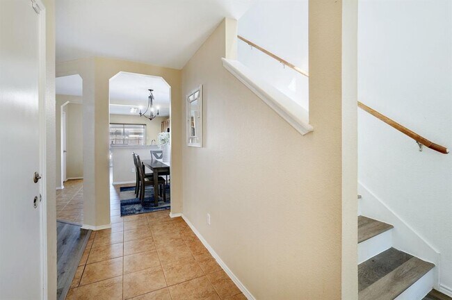 Building Photo - 120 Mallard Ln