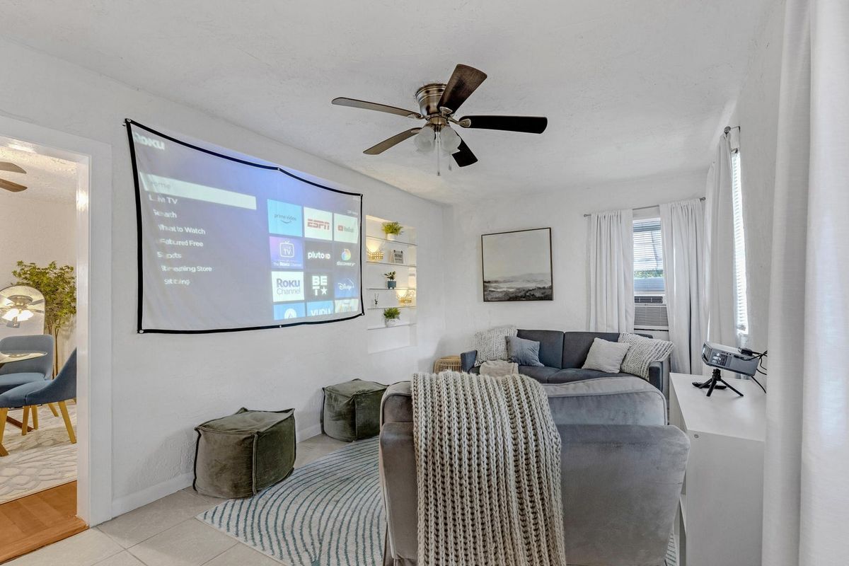 Building Photo - 335 Malverne Rd