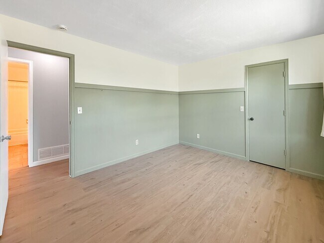 Building Photo - $0 DEPOSIT OPTION. SPACIOUS 4-BEDROOM CENT...