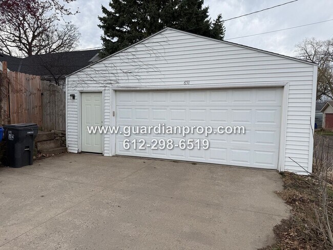 Building Photo - Highland Park House Available Now On Corner Lot, HW Floors, Updated Bath, Fenced Yard, 2 Car Garage