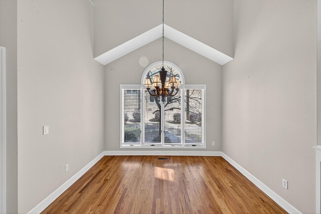 Building Photo - 205 Club Villa Dr W