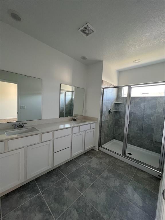 Building Photo - 2444 Skyline Lp