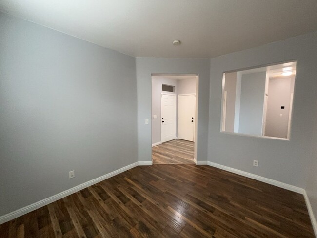 Building Photo - "Charming 2-Bed Oasis in Las Vegas: Modern...