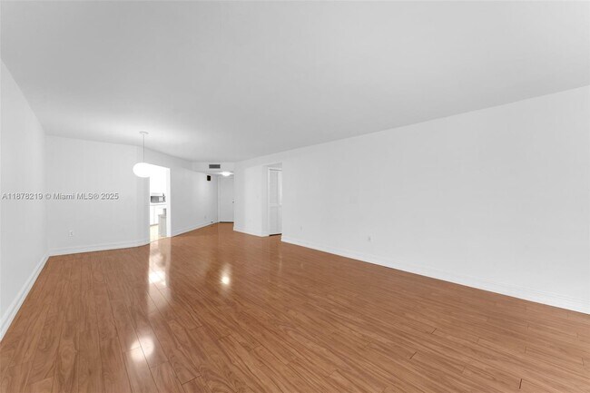 Building Photo - 13951 Kendale Lakes Cir