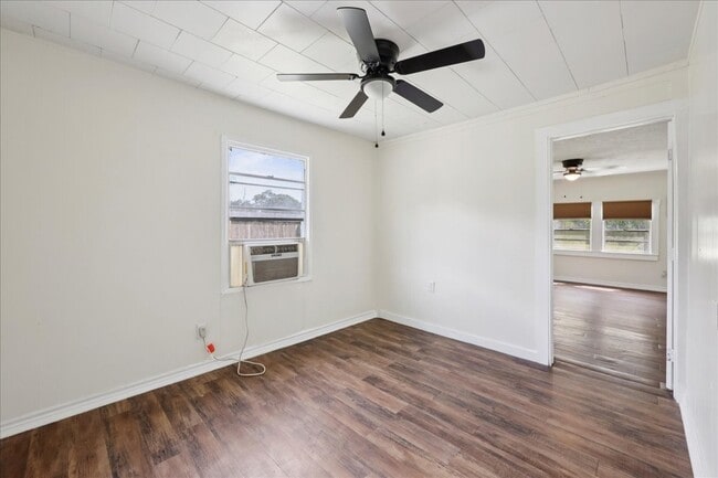 Building Photo - 3811 Dunn Ave