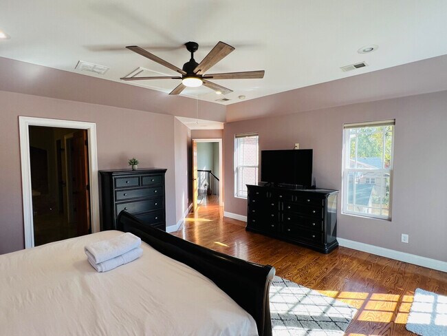 Building Photo - 3209 W Fairview Pl