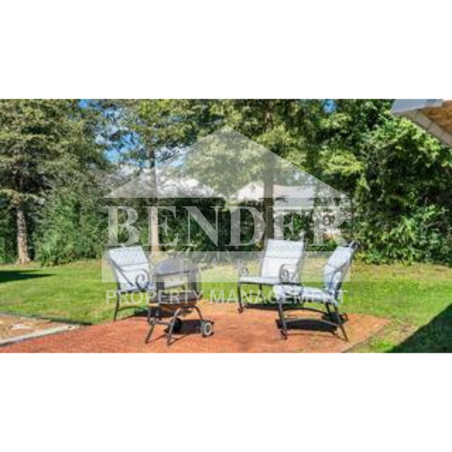 Building Photo - ADORABLE COTTAGE-STYLE HOME