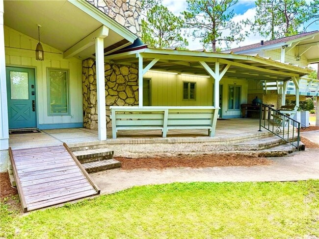 Building Photo - 28 Pine Forest Dr W