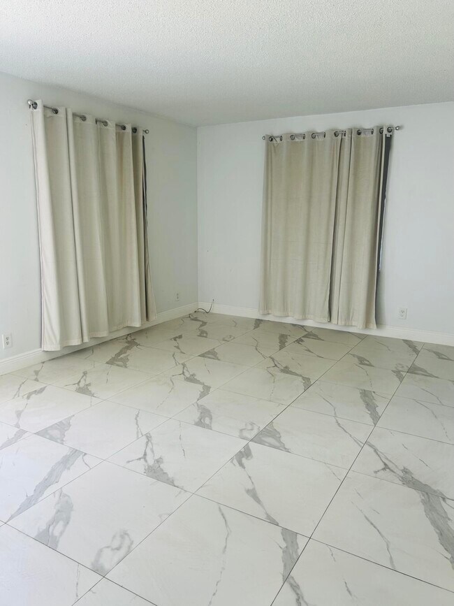 Building Photo - 1471 NW 20th St