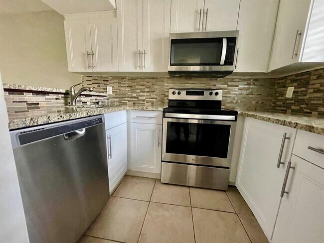 Building Photo - 2625 FL-590