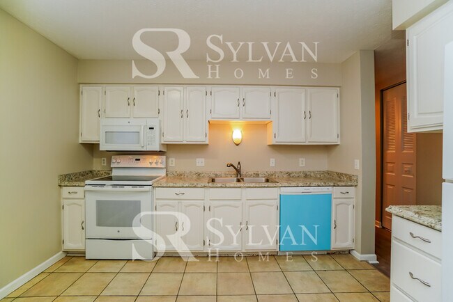 Building Photo - The living is easy in this 3 bedroom, 2.5 bathroom home