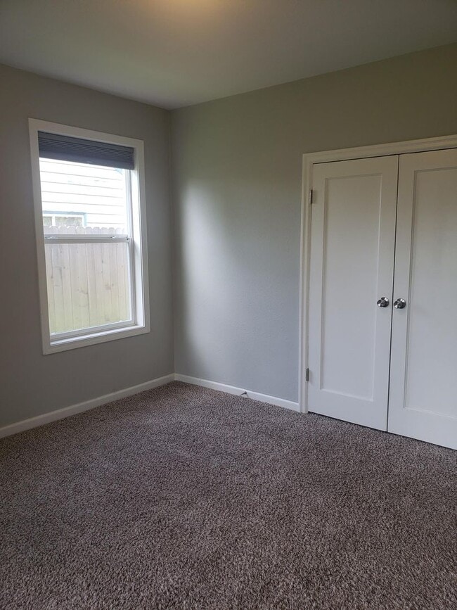Building Photo - Remodeled Bungalow in Camas!