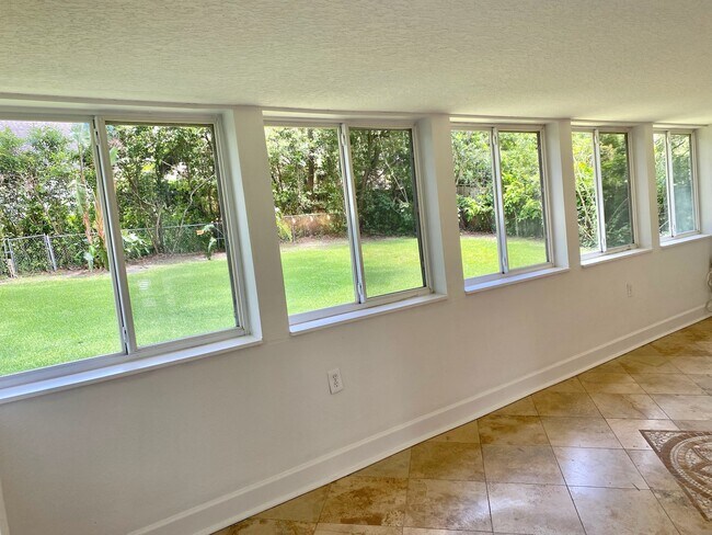 Building Photo - 1817 Loch Berry Rd