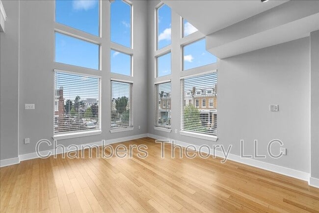 Building Photo - 471 Luray Pl NW