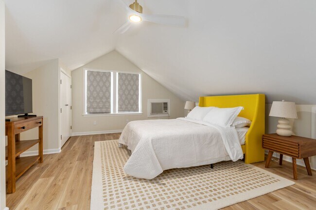 Building Photo - Leasing Now! - Charming 3-Bed, 2-Bath Stone Cottage in Shandon/Wales Garden - Walk to 5 Points!