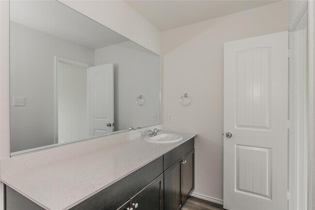 Building Photo - 1705 Avery Pointe Dr