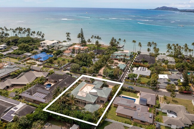 Building Photo - Portlock Paradise