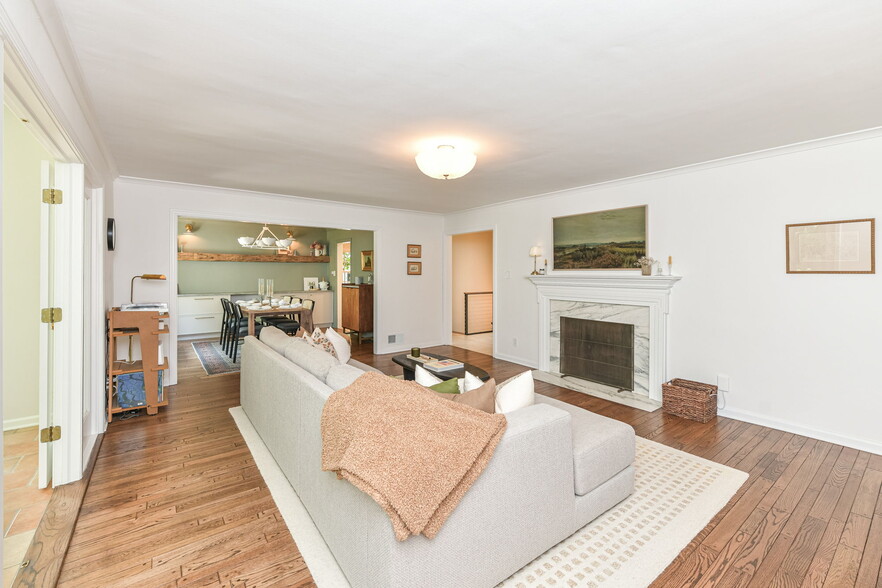 Building Photo - 5939 Gladden Dr
