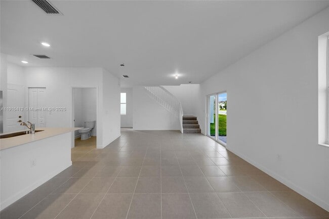 Building Photo - 2448 SE 27th Terrace