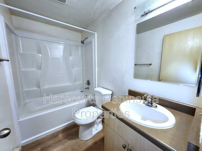 Building Photo - 45 NE Torval Canyon Rd