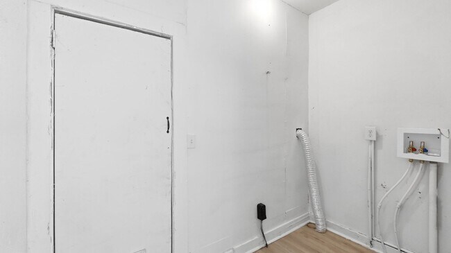 Building Photo - 1221 Wefel St