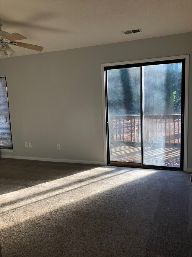 Building Photo - Mint Hill Ranch!