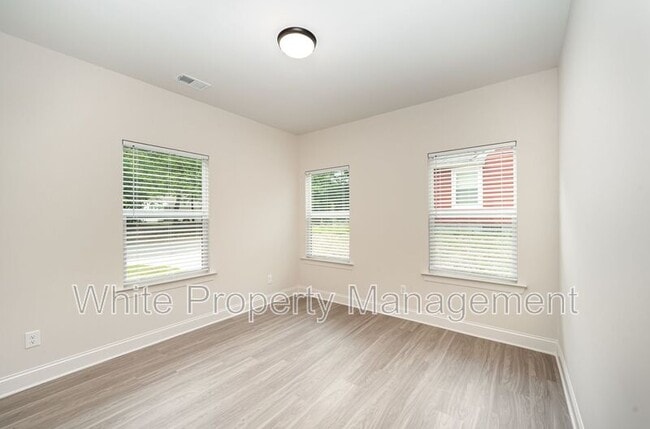 Building Photo - 412 Hampton St