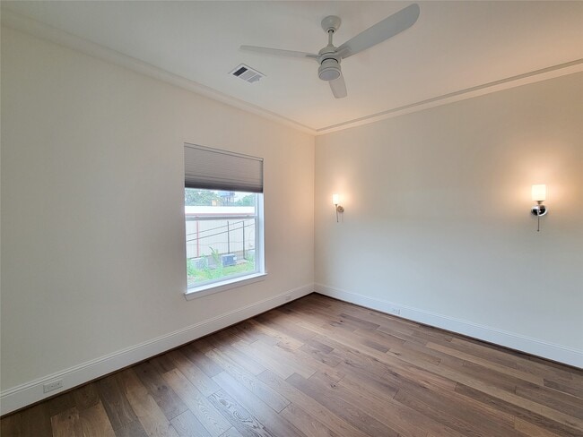 Building Photo - 533 W 27th St