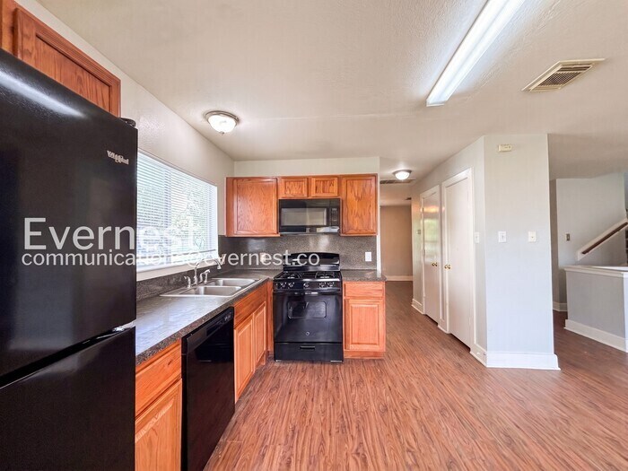 Building Photo - 1043 Grassy View Dr