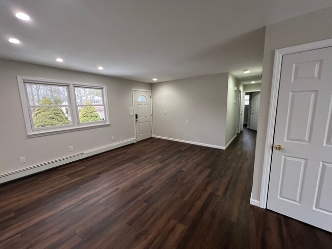 Building Photo - 30 Somerset Ave