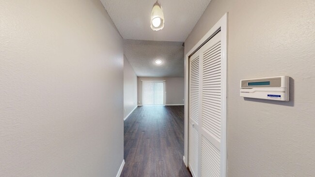 Building Photo - 3 Bedroom/ 2 Bathroom Home in Orlando!