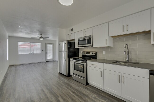 Building Photo - $0 First Month Rent! Remodeled 2 Bed Casita w/ Private Patio, W/D & Pool