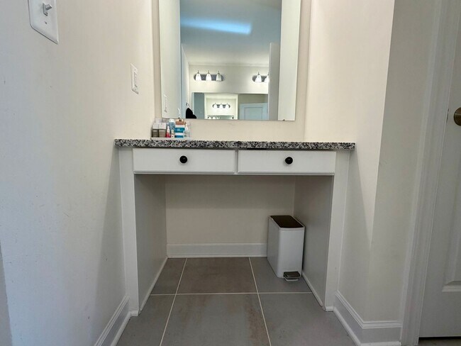 Building Photo - 1078 Delphi Ln