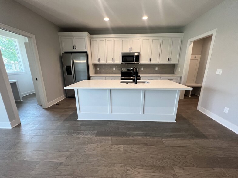 Building Photo - 1302 SW Heartwood Dr