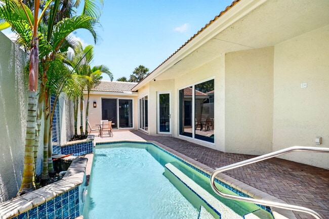 Building Photo - 5063 Ventura Dr