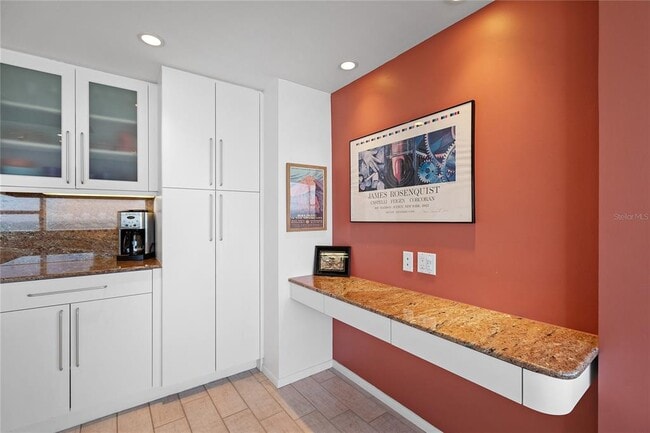 Building Photo - 601 Longboat Club Rd