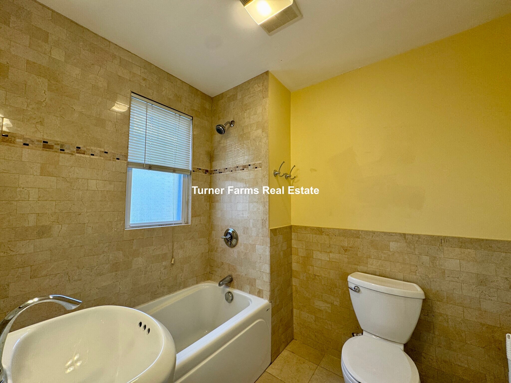 Building Photo - 156 Magazine St