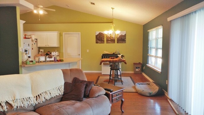 Building Photo - 6568 Fern St