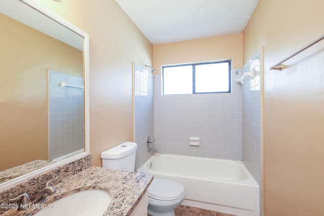 Building Photo - 2532 Townsquare Dr