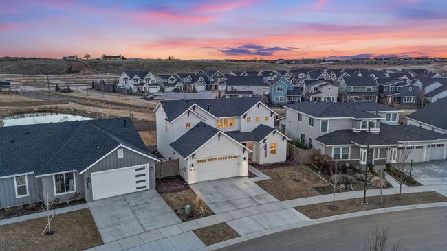 Building Photo - Gorgeous Home in the Perfect Location!